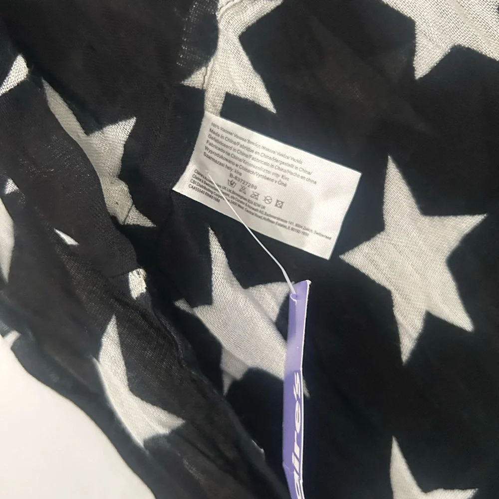 ⭐️ NEW Claire's Black and White Star Print Infinity Loop Scarf